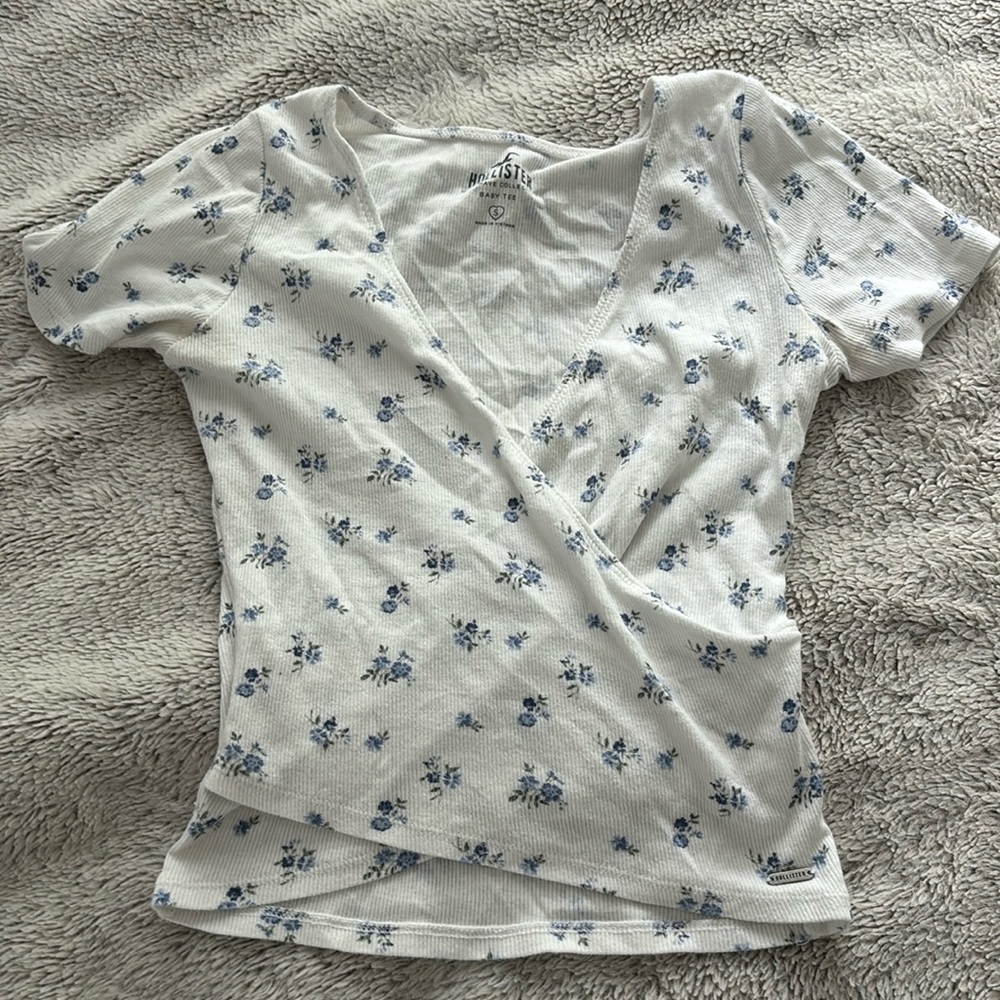 Hollister Baby tee Small Flowery Crossover
